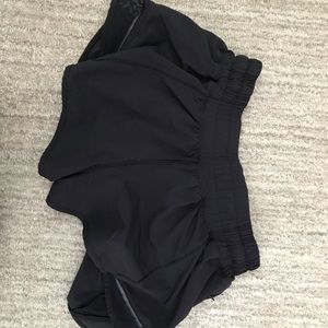 Size 4 black hotty hot lulu shorts